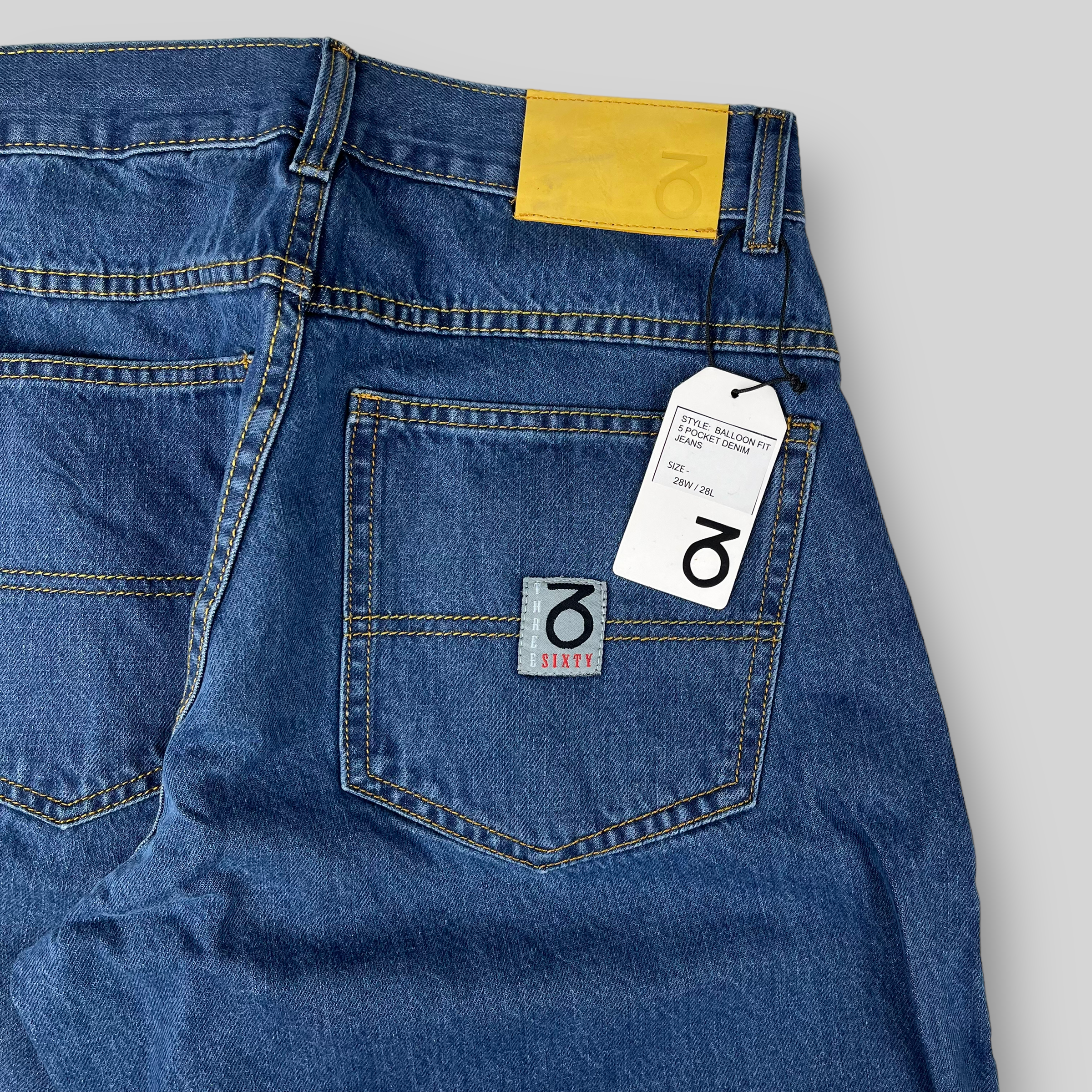 Jeans in denim a 5 tasche con vestibilità a palloncino (blu stonewash medio)