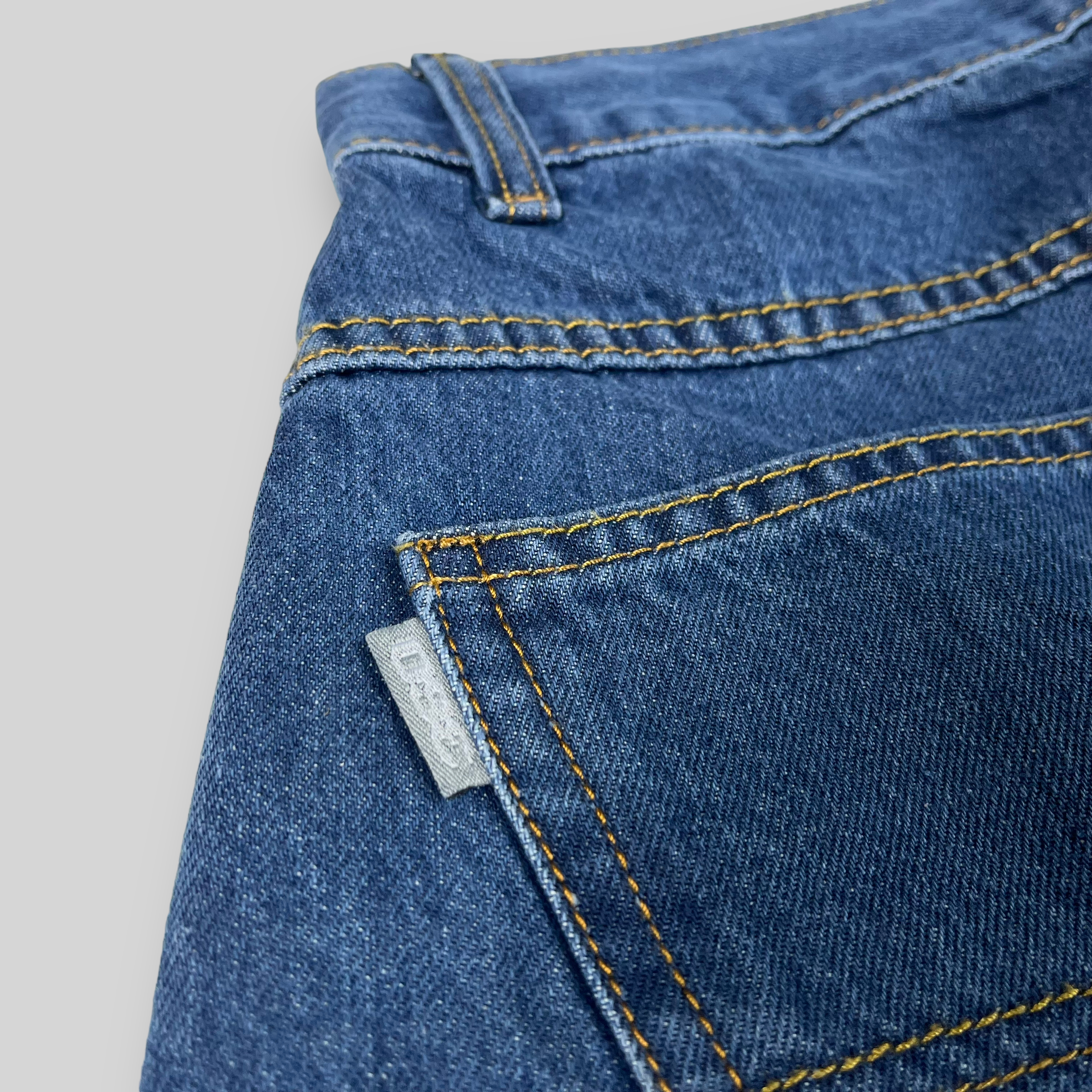 Jeans in denim a 5 tasche con vestibilità a palloncino (blu stonewash medio)