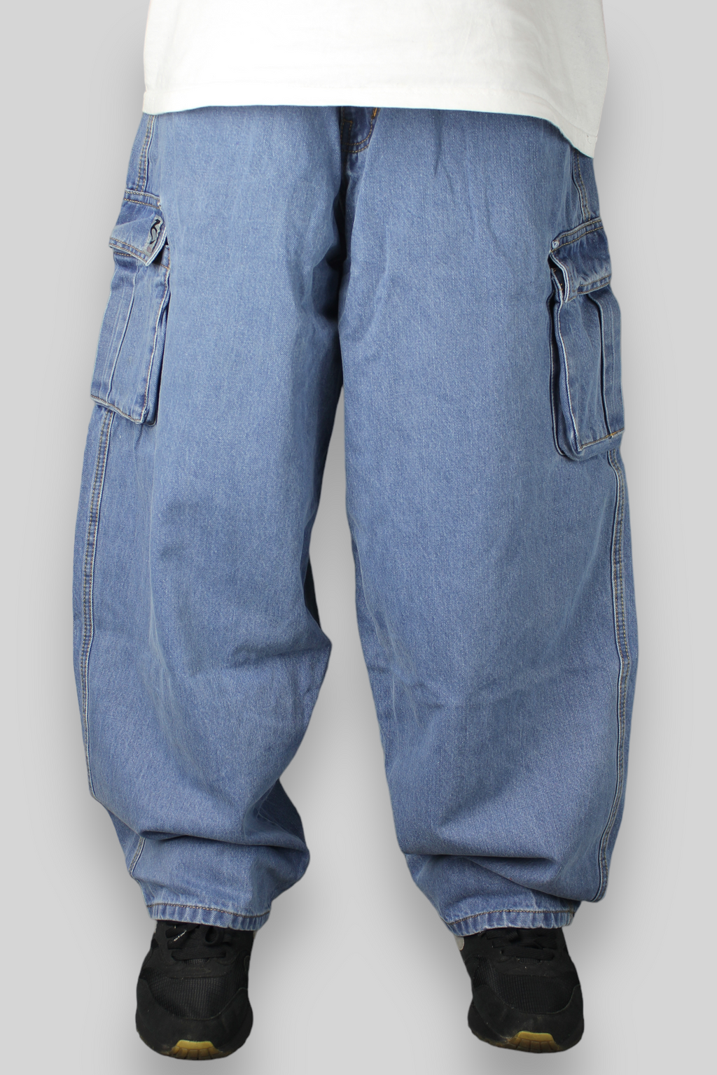 Pantaloni cargo in denim con vestibilità a palloncino (blu stonewash)