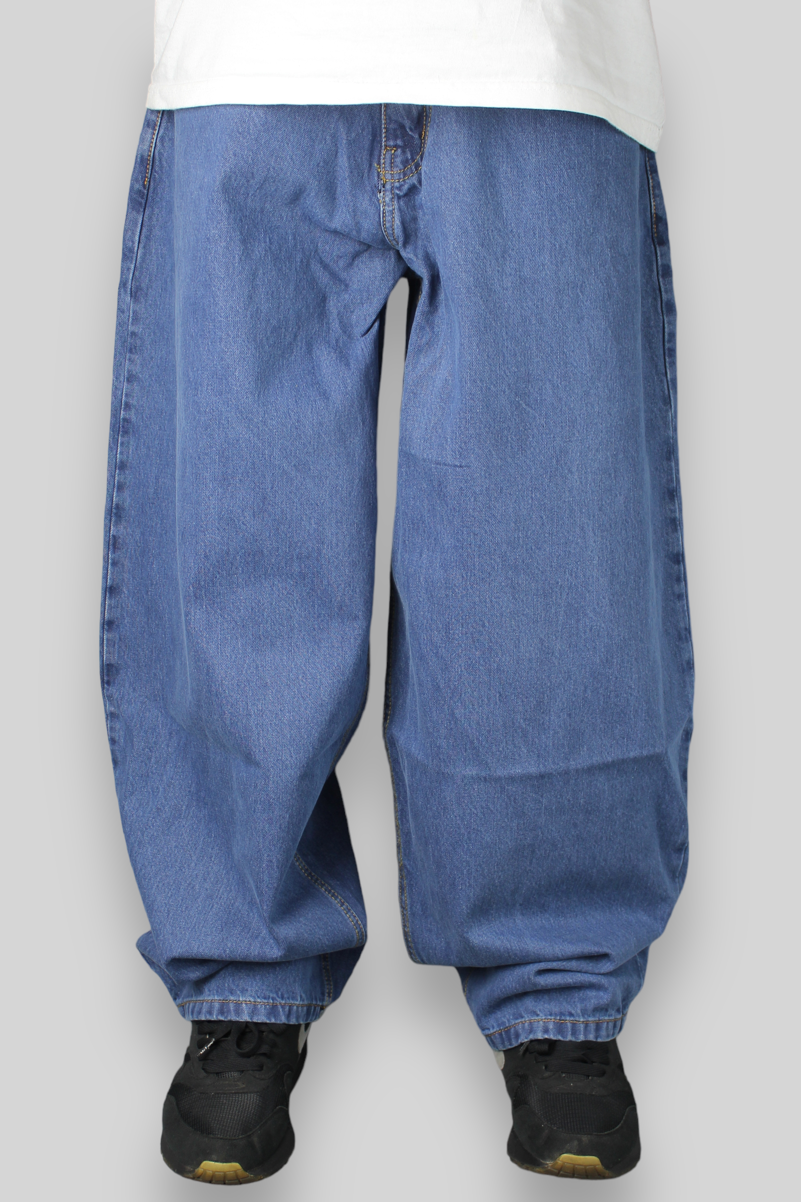 Jeans in denim a 5 tasche con vestibilità a palloncino (blu stonewash medio)